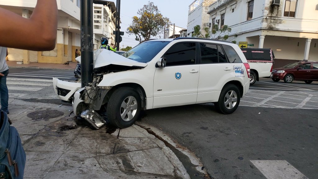 Ciclista atropellado por auto del Municipio de Guayaquil; exceso de velocidad es sinónimo de peligro en nuestras vías